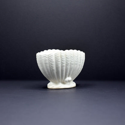 Classic Shell Vase (small) - FLORA BLACK