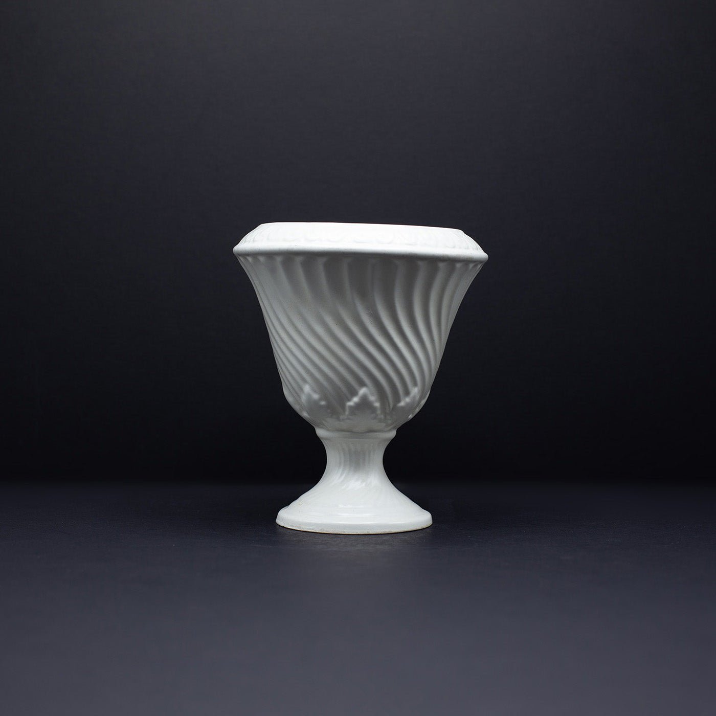 Medium Pedestal Vase - FLORA BLACK