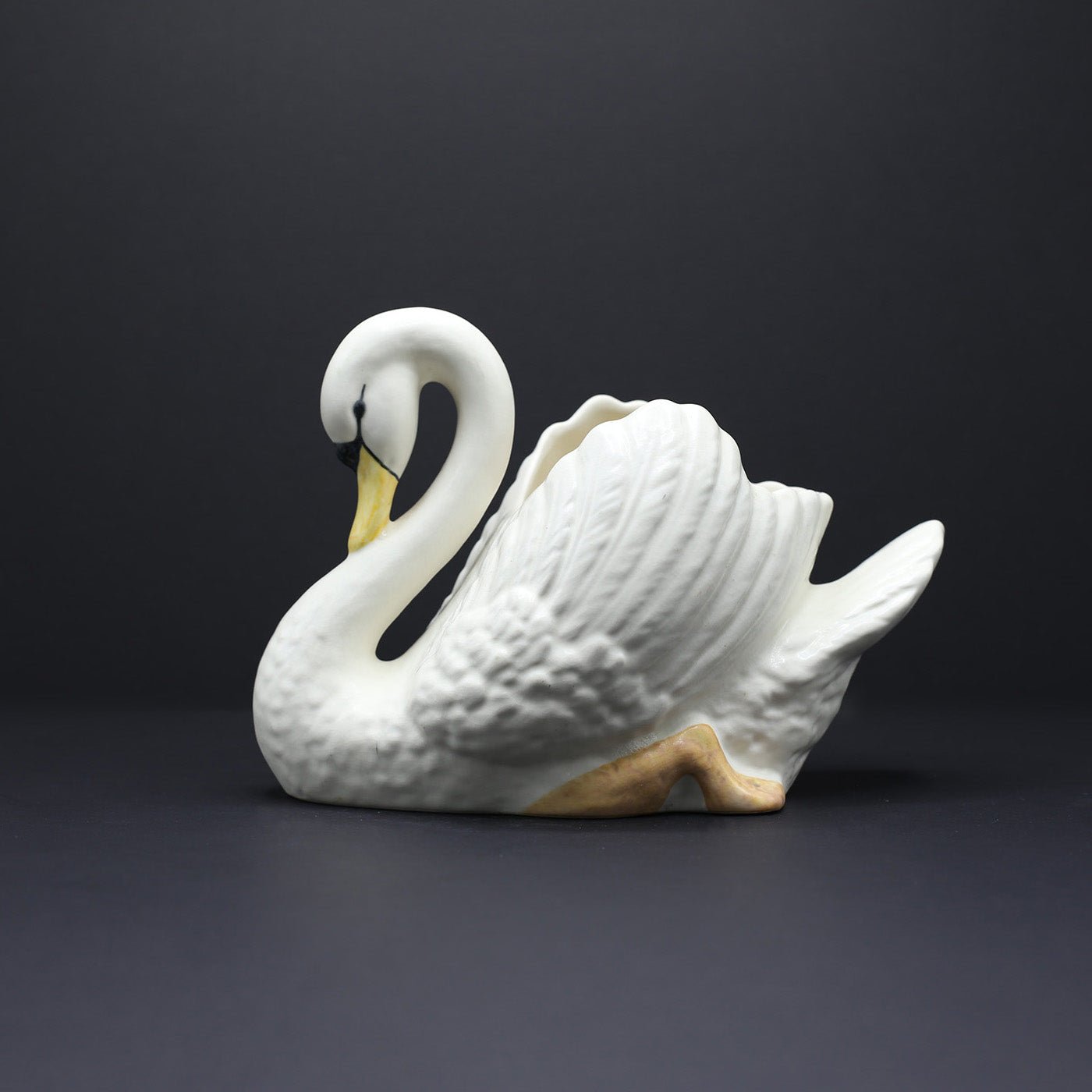 Swan Jardinière with Pale Beak - FLORA BLACK
